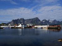 Hamnøya und Berge auf Moskenesøya - Lofoten